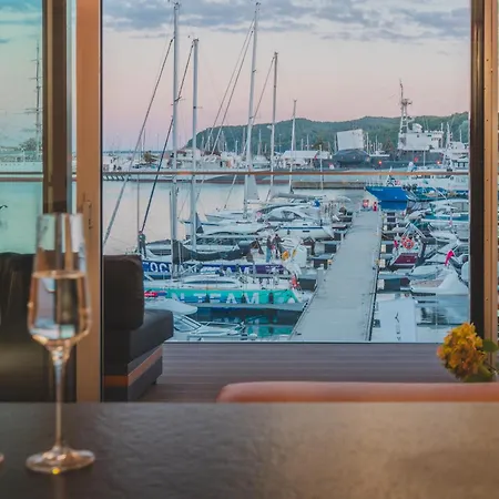 Yacht Park Marina Ekskluzywny Z Widokiem Na Marine 格丁尼亚